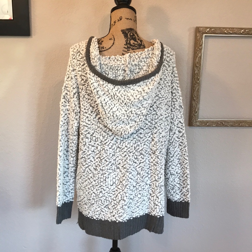 Gray & White Soft Hooded Shirt - Picture 6 of 7